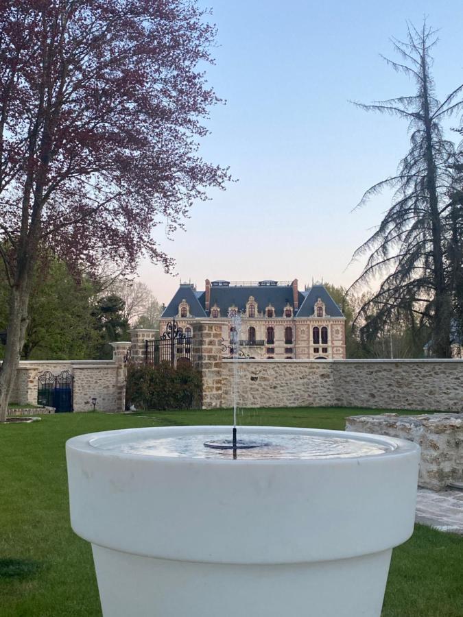 Loft Dans Le Clocher Face Au Chateau Bonnelles Экстерьер фото