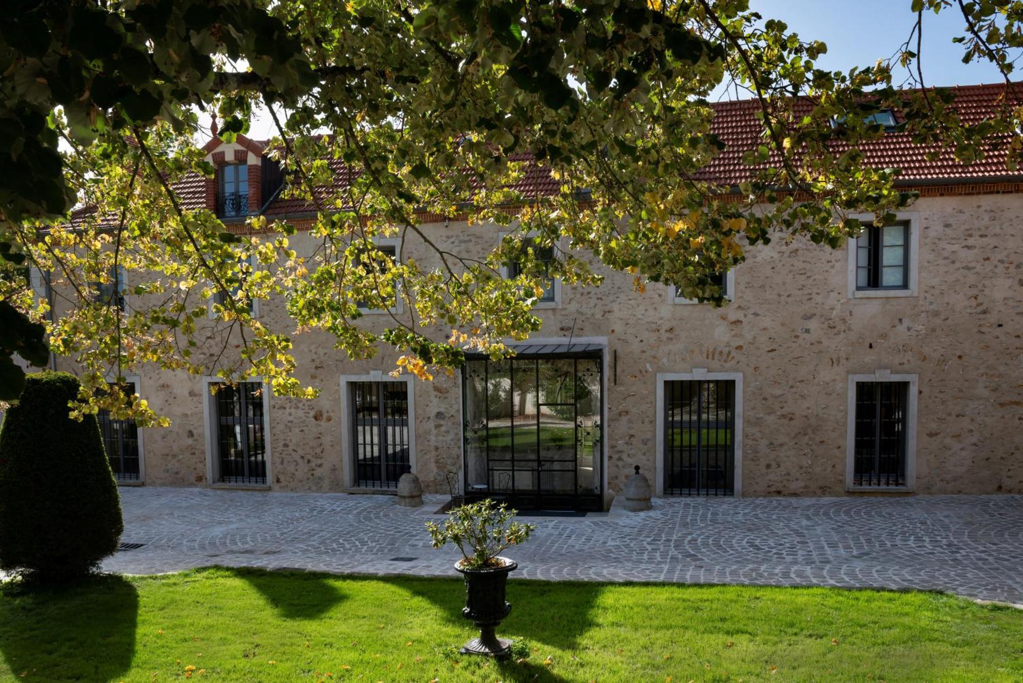 Loft Dans Le Clocher Face Au Chateau Bonnelles Экстерьер фото
